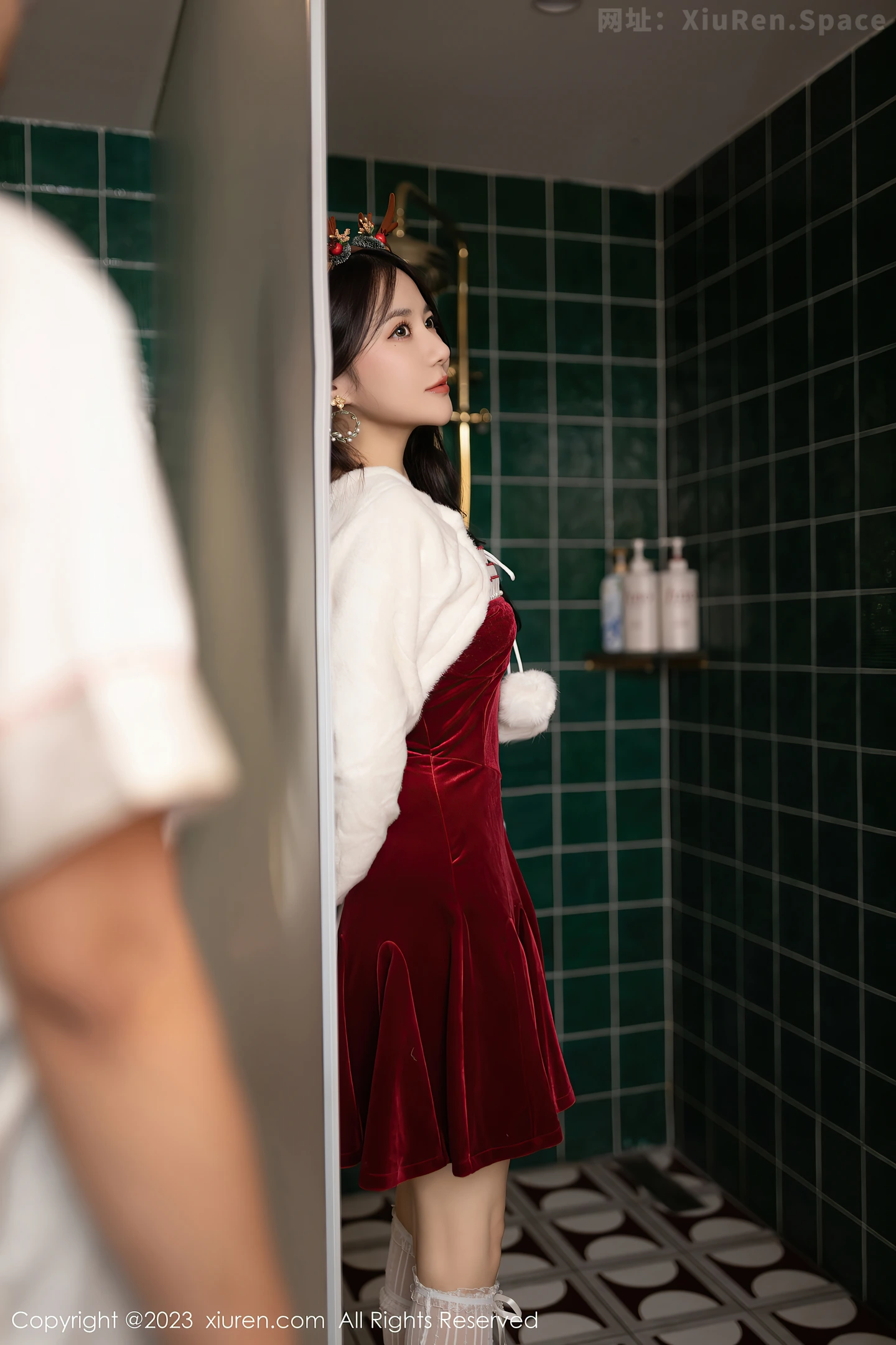 图片[3]-[XiuRen秀人网]VOL.7854 模特鱼子酱Fish圣诞主题脱红色短裙露白色轻透内衣撩人诱惑写真81P-秀人网官方网站